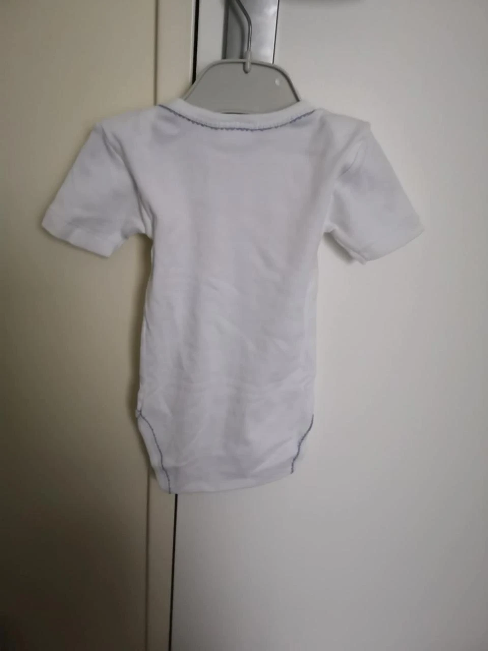 Set van 3 korte mouwen jongens lichaamsshirts 6 maanden (2 Disney + 1 Absorba) – photo 4